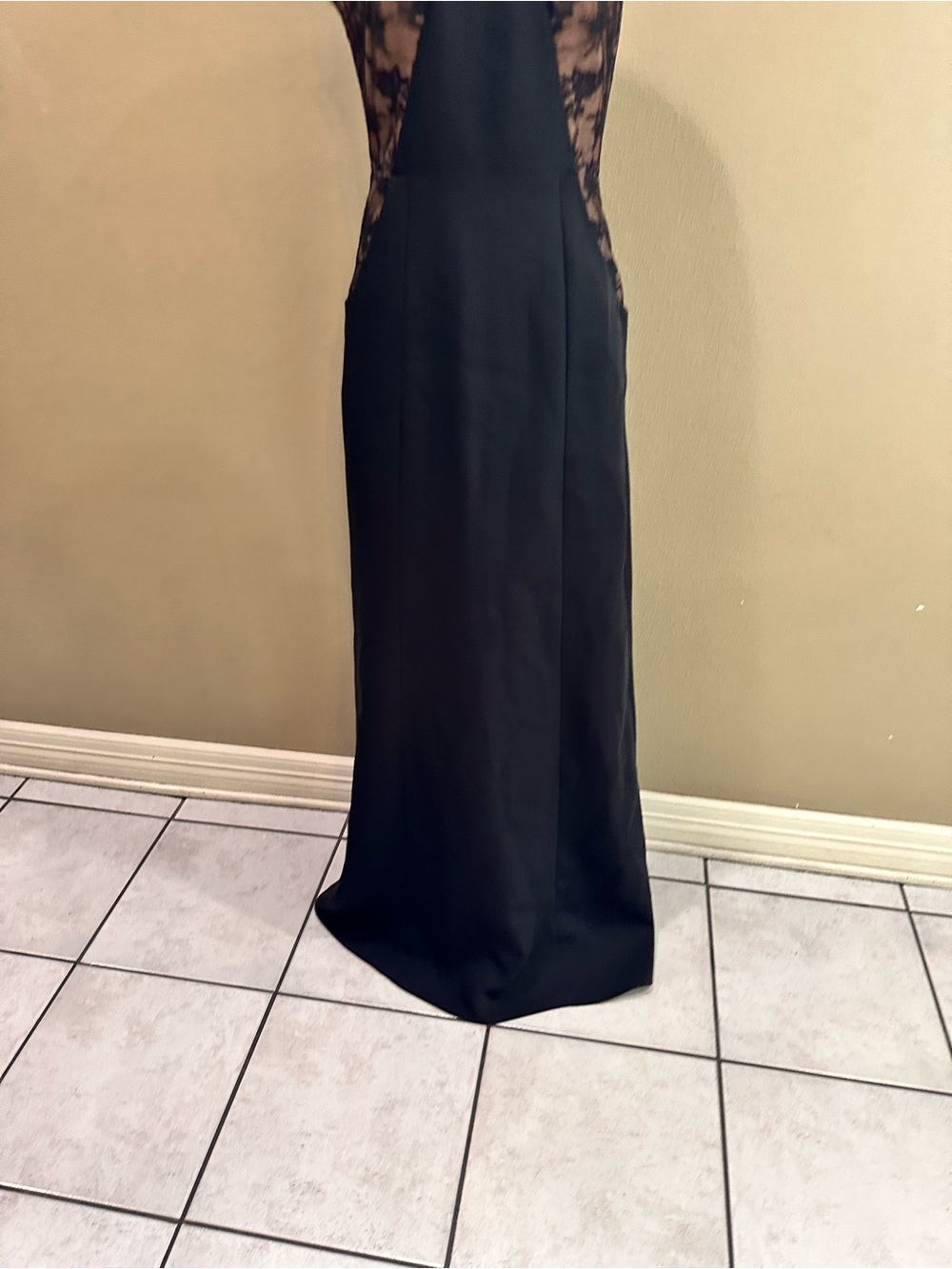 BCBGMAXAZRIA Lilyana evening Dress Size 6 Elegant Black Lace-Inset Evening Gown - Picture 6 of 16